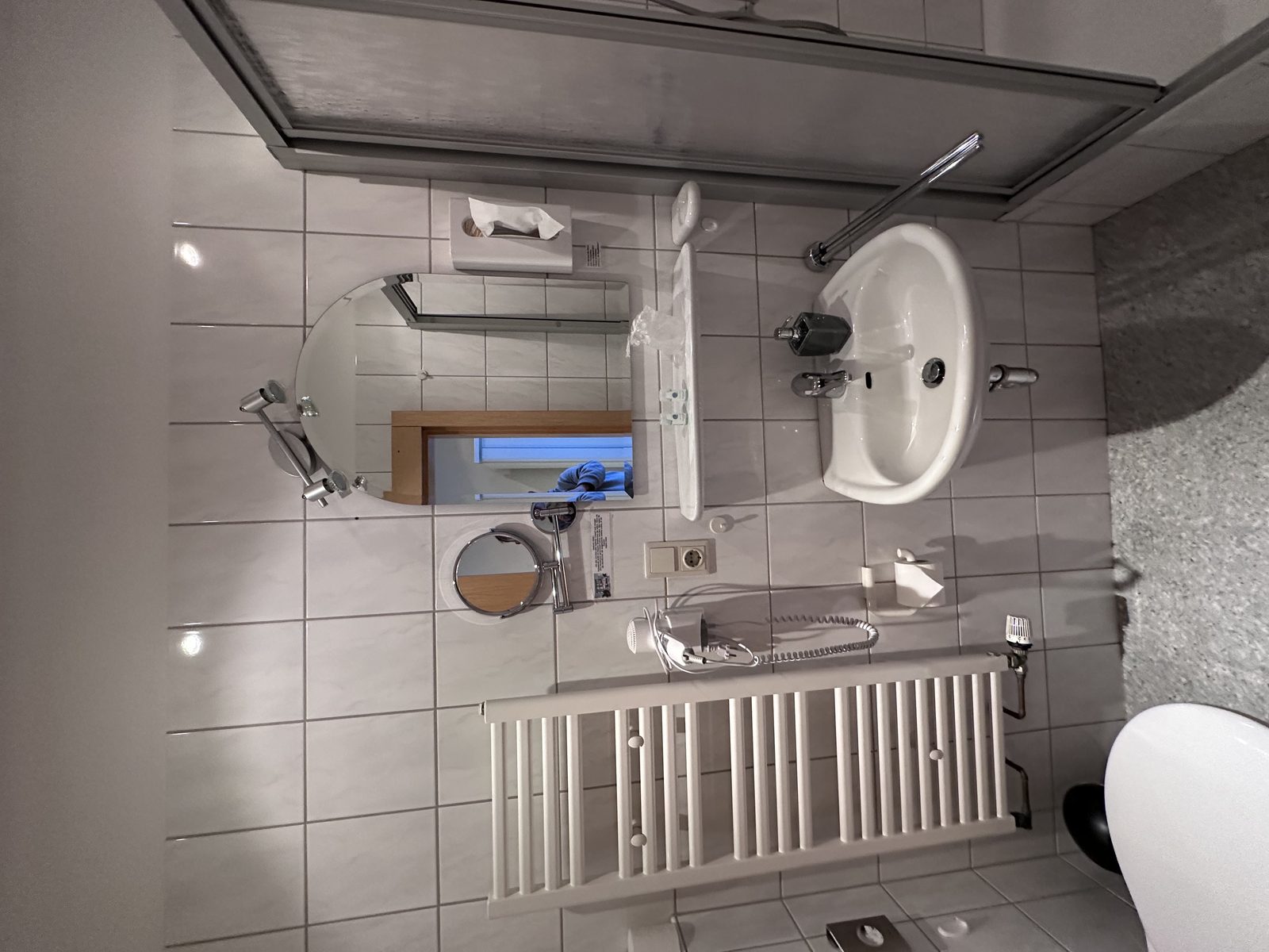 Badezimmer von Zimmer 2 mit Dusche